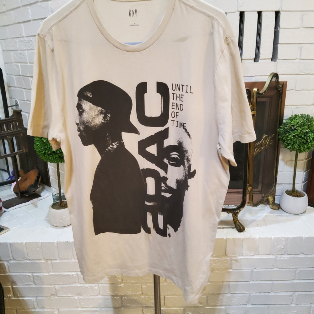 GAP Men's Graphic Tee - Cream and Black